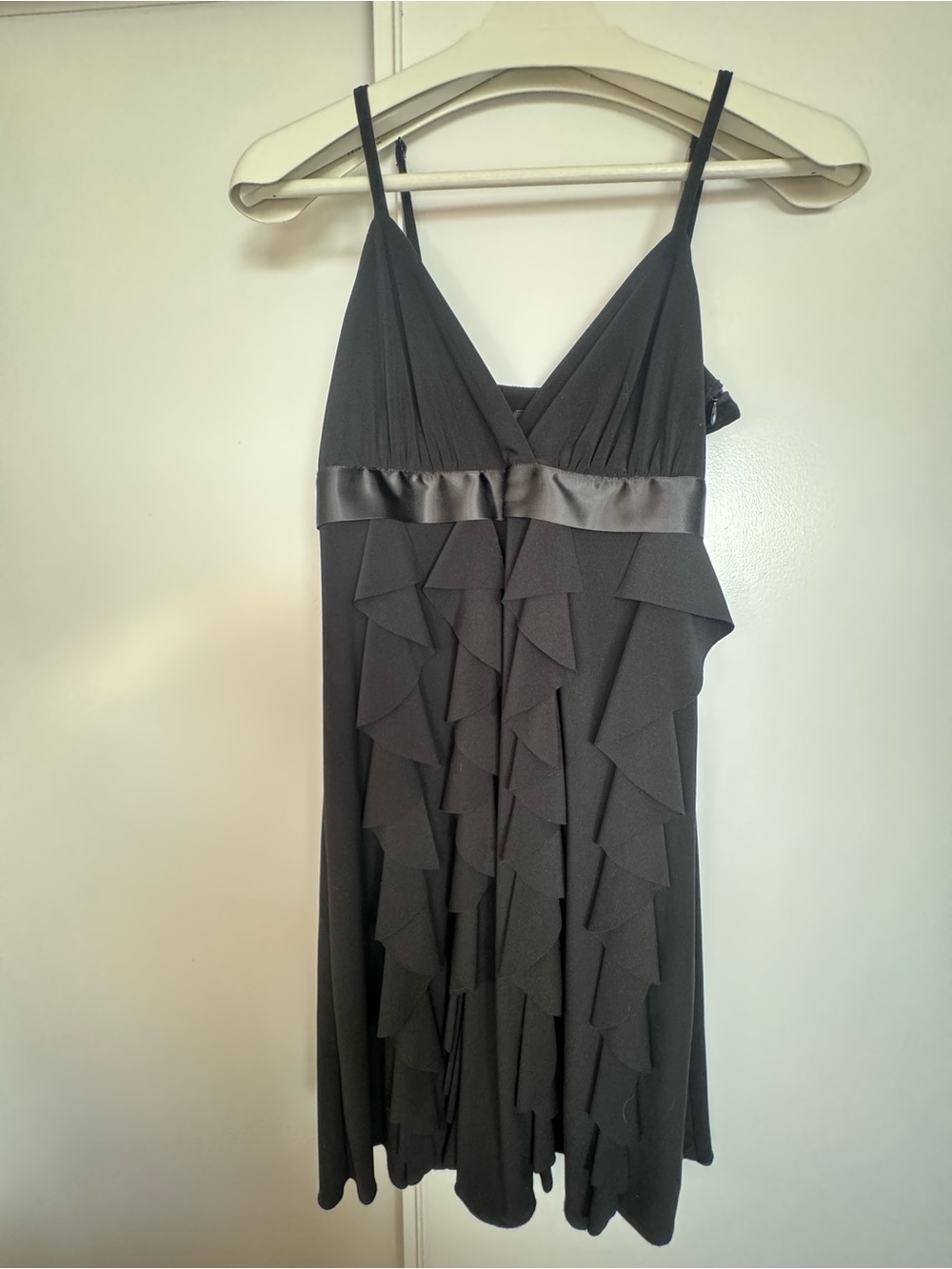 Frank Lyman Design Black Ruffle V-Neck Spaghetti Strap Mini - Picture 1 of 3